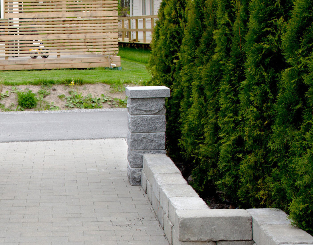 Stolpetopp Bergama Granitt Grå Moderne