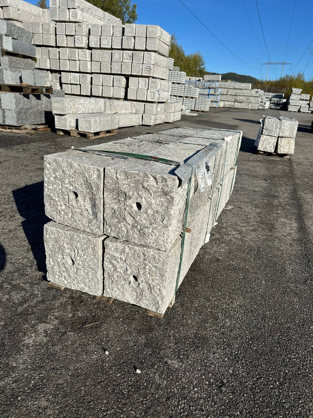 Portstolpe Granitt Lys Grå