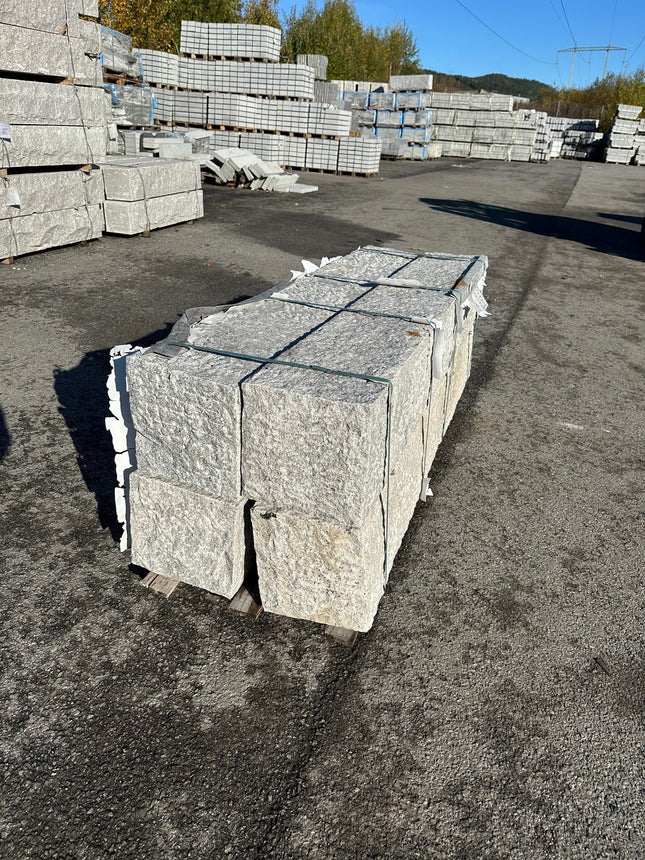 Portstolpe Granitt Lys Grå