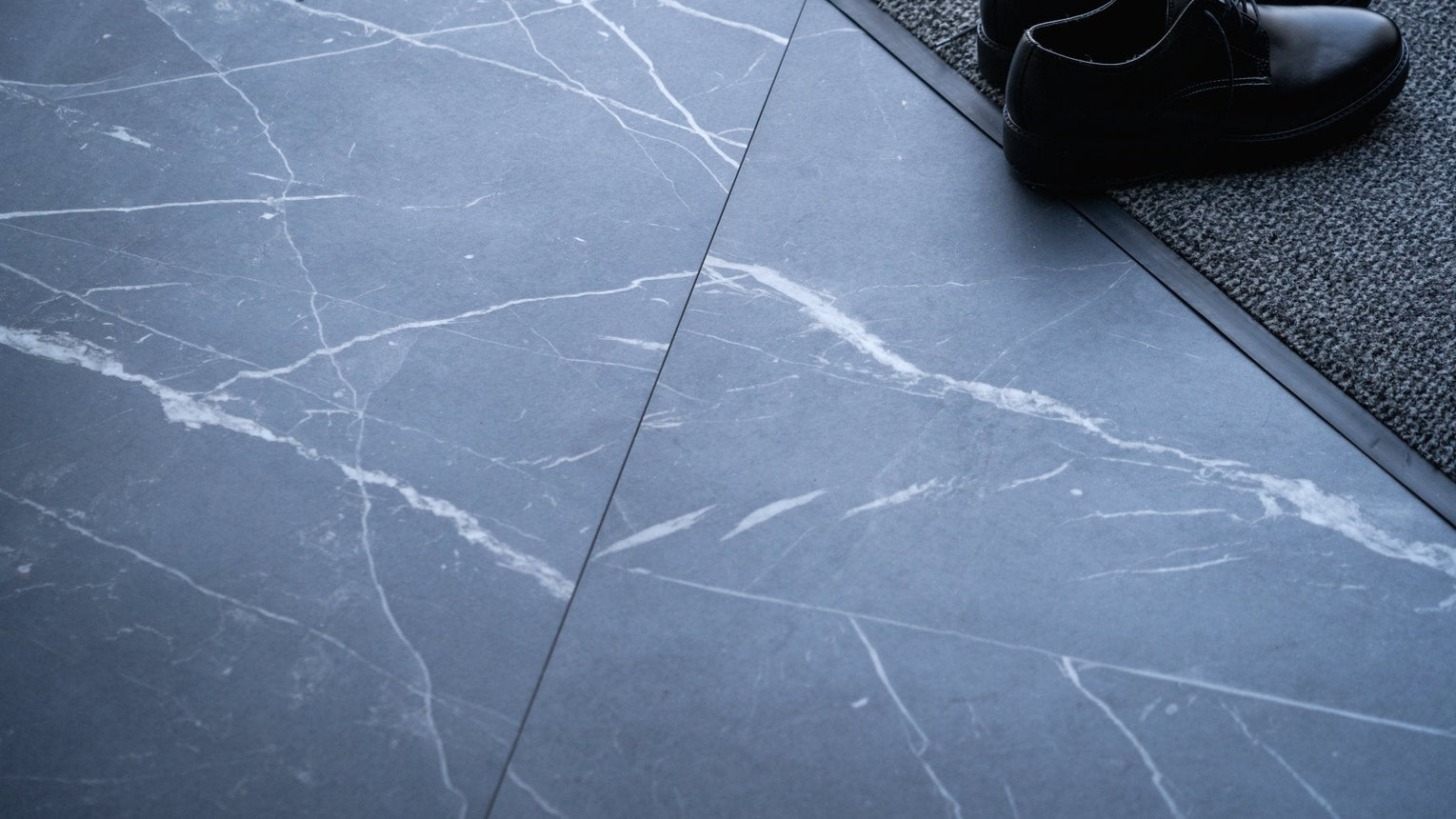 Sandby Svart Flis 120x60